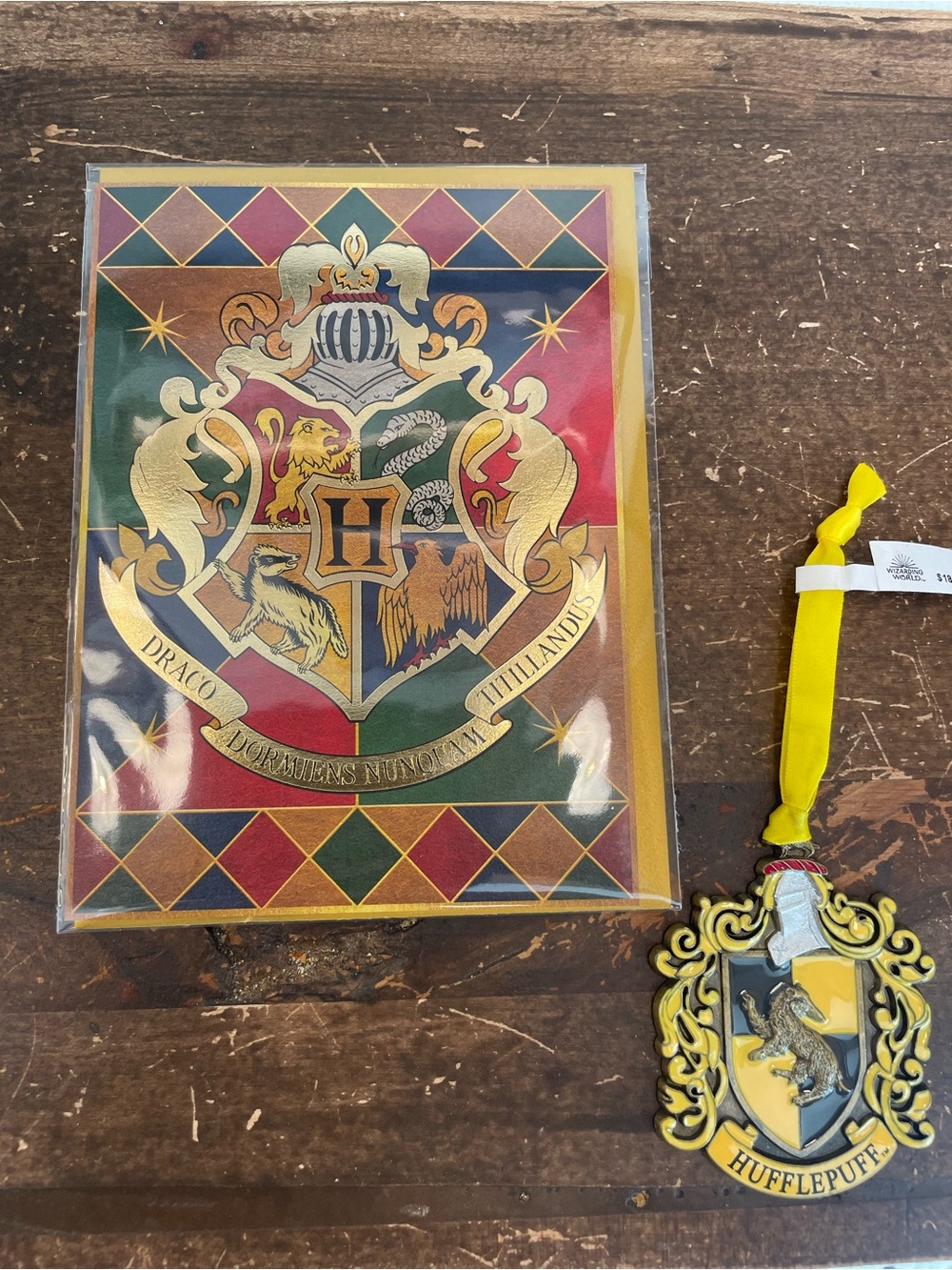Hufflepuff card & keychain set